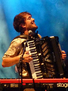 220px-Ben_Lovett_Mumford_&_Sons