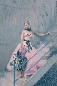 Natasha Enquist on steps